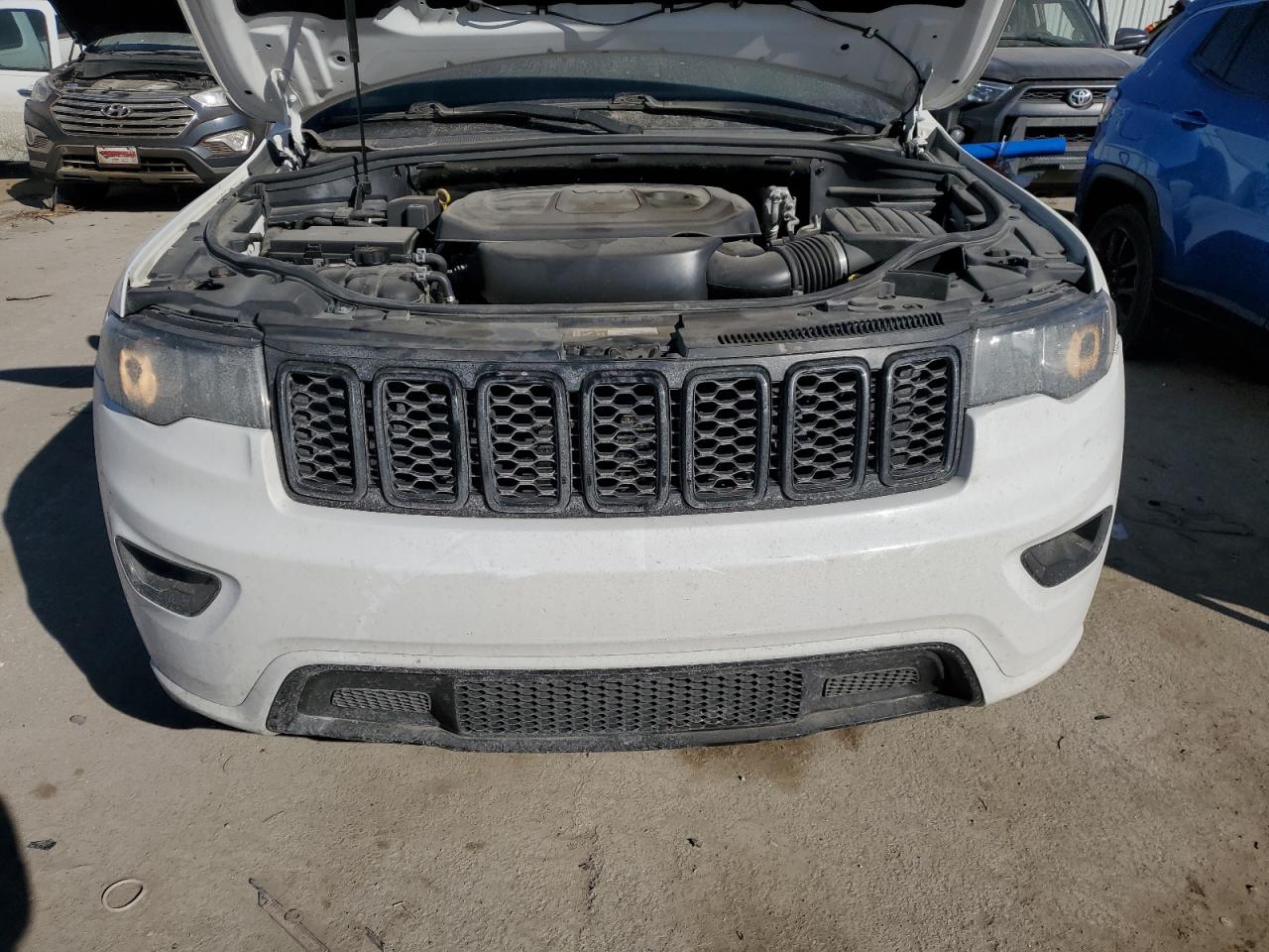 2018 Jeep Grand Cherokee - Image 13