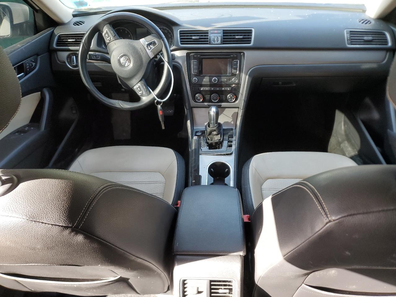 2015 Volkswagen Passat - Image 8