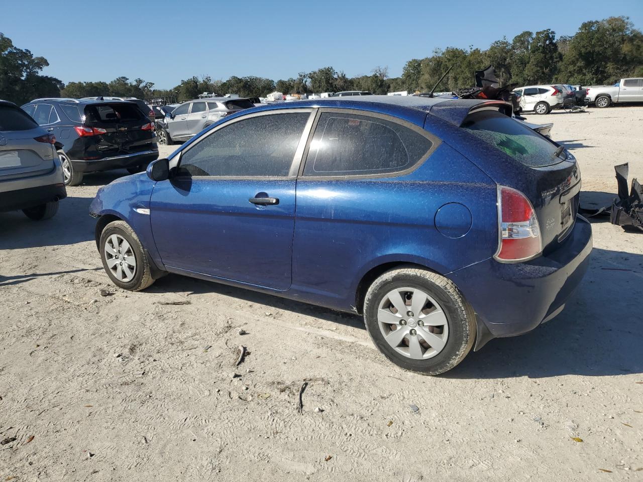 2010 Hyundai Accent - Image 2