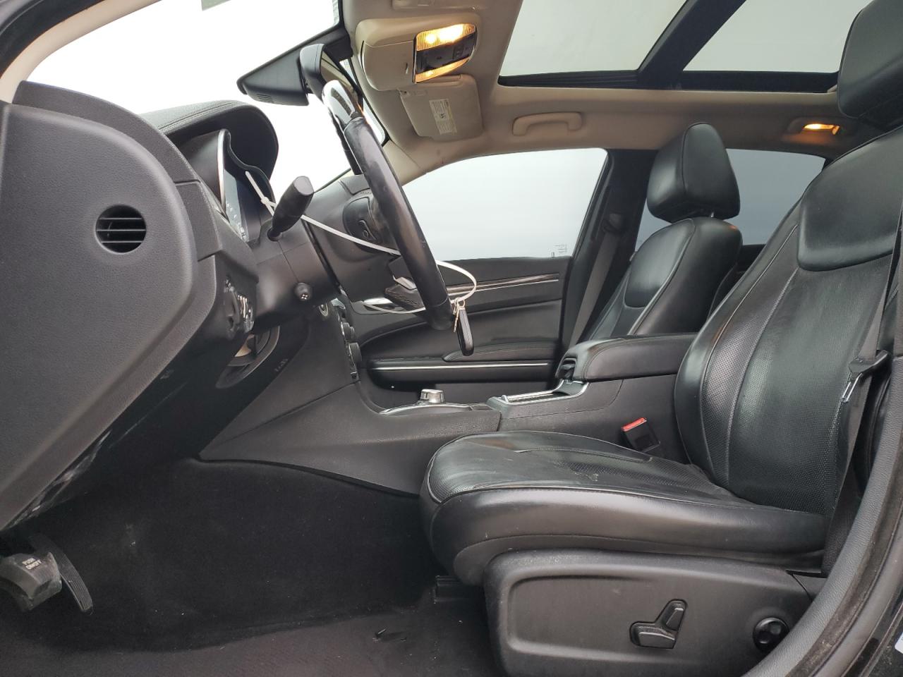 2016 Chrysler 300 - Image 7