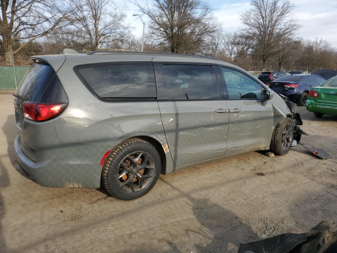 2020 Chrysler Pacifica - Image 3