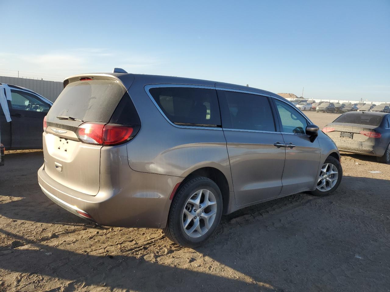 2017 Chrysler Pacifica - Image 3