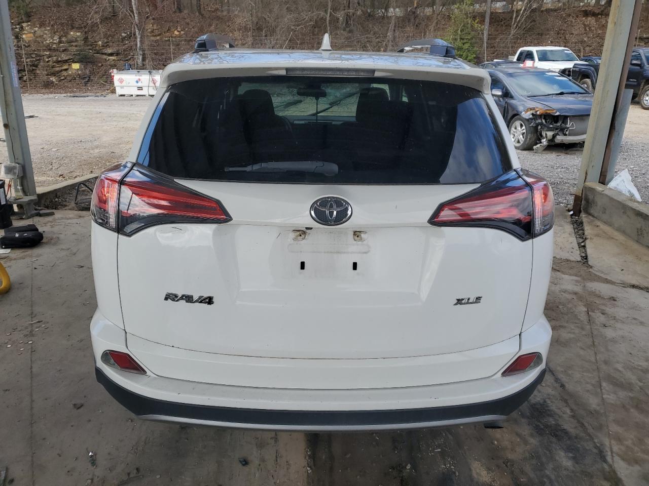 2017 Toyota RAV 4 - Image 6