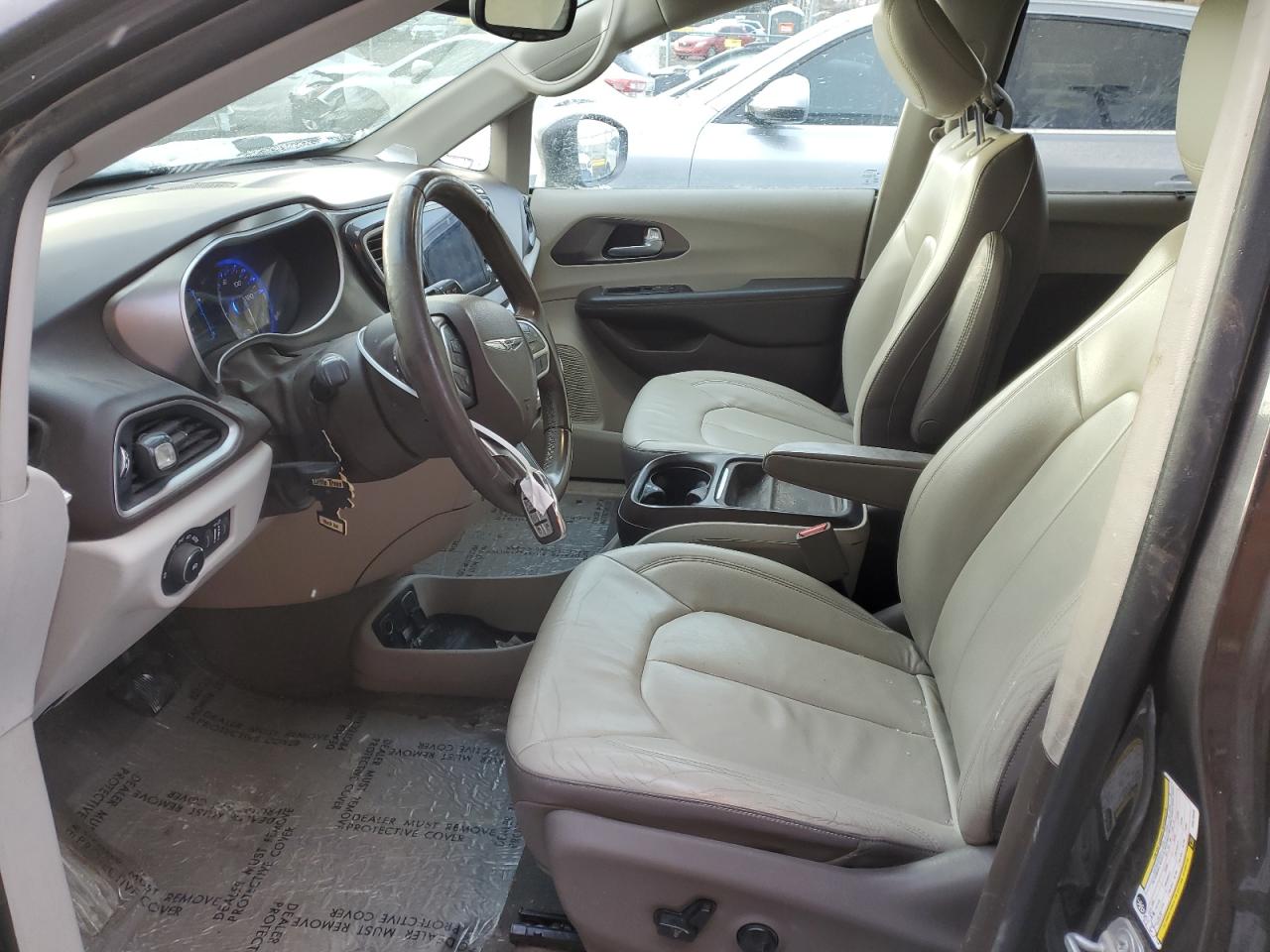 2017 Chrysler Pacifica - Image 7