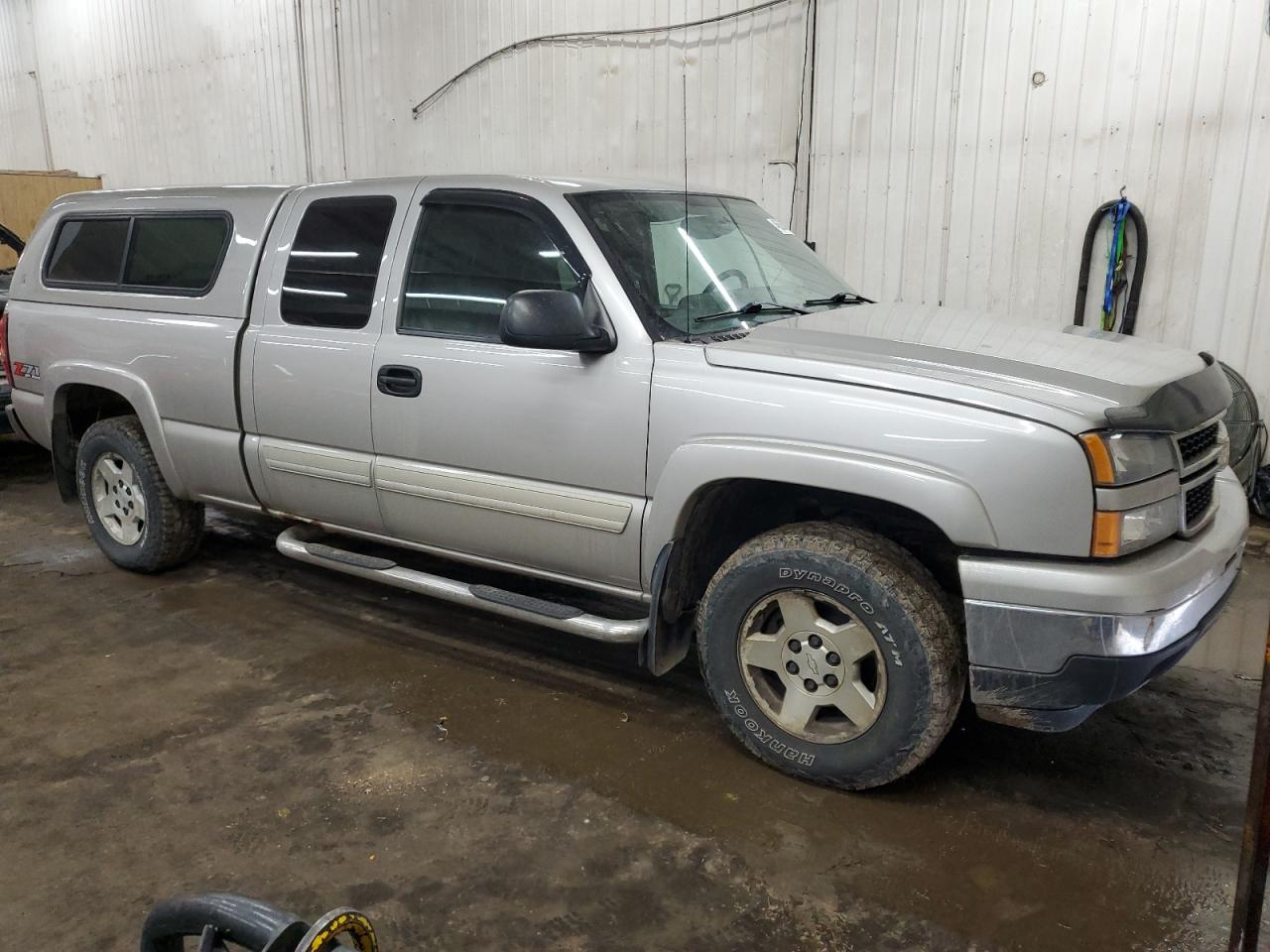 2006 Chevrolet Silverado - Image 4