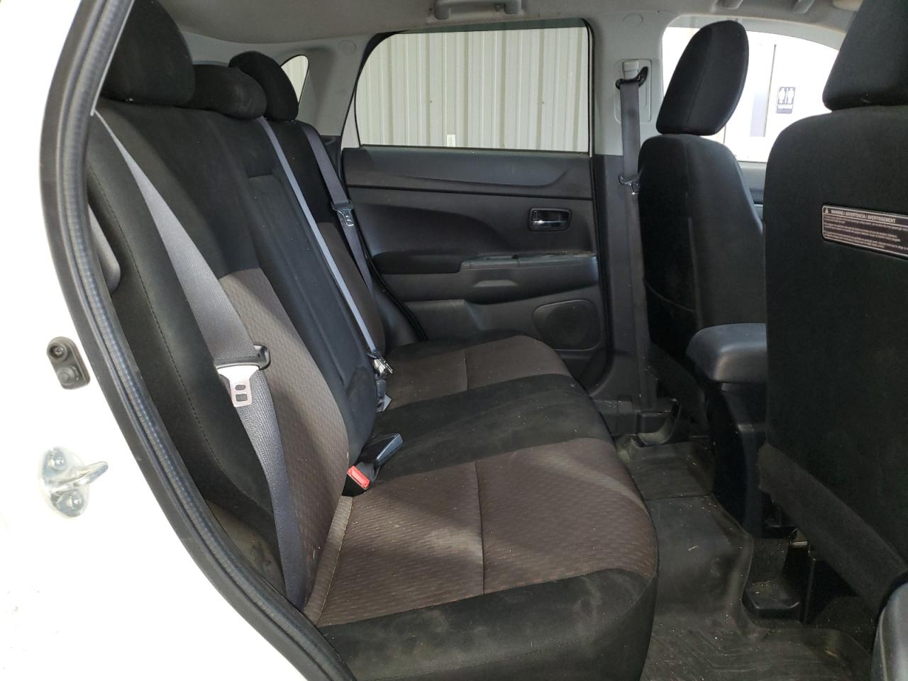 2017 Mitsubishi Outlander - Image 11