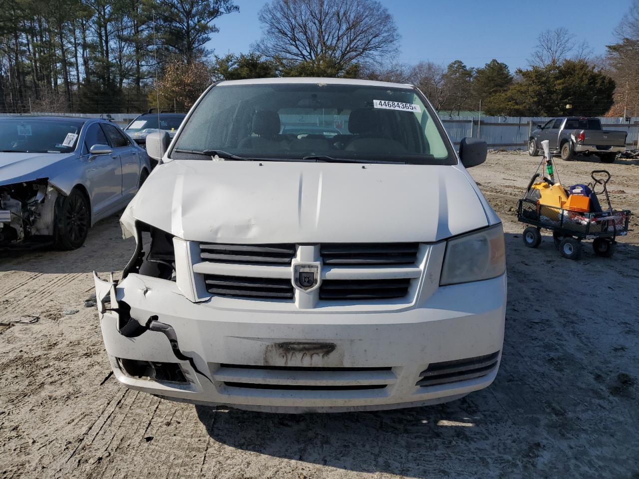 2010 Dodge Caravan - Image 5