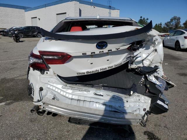  TOYOTA CAMRY 2021 Biały