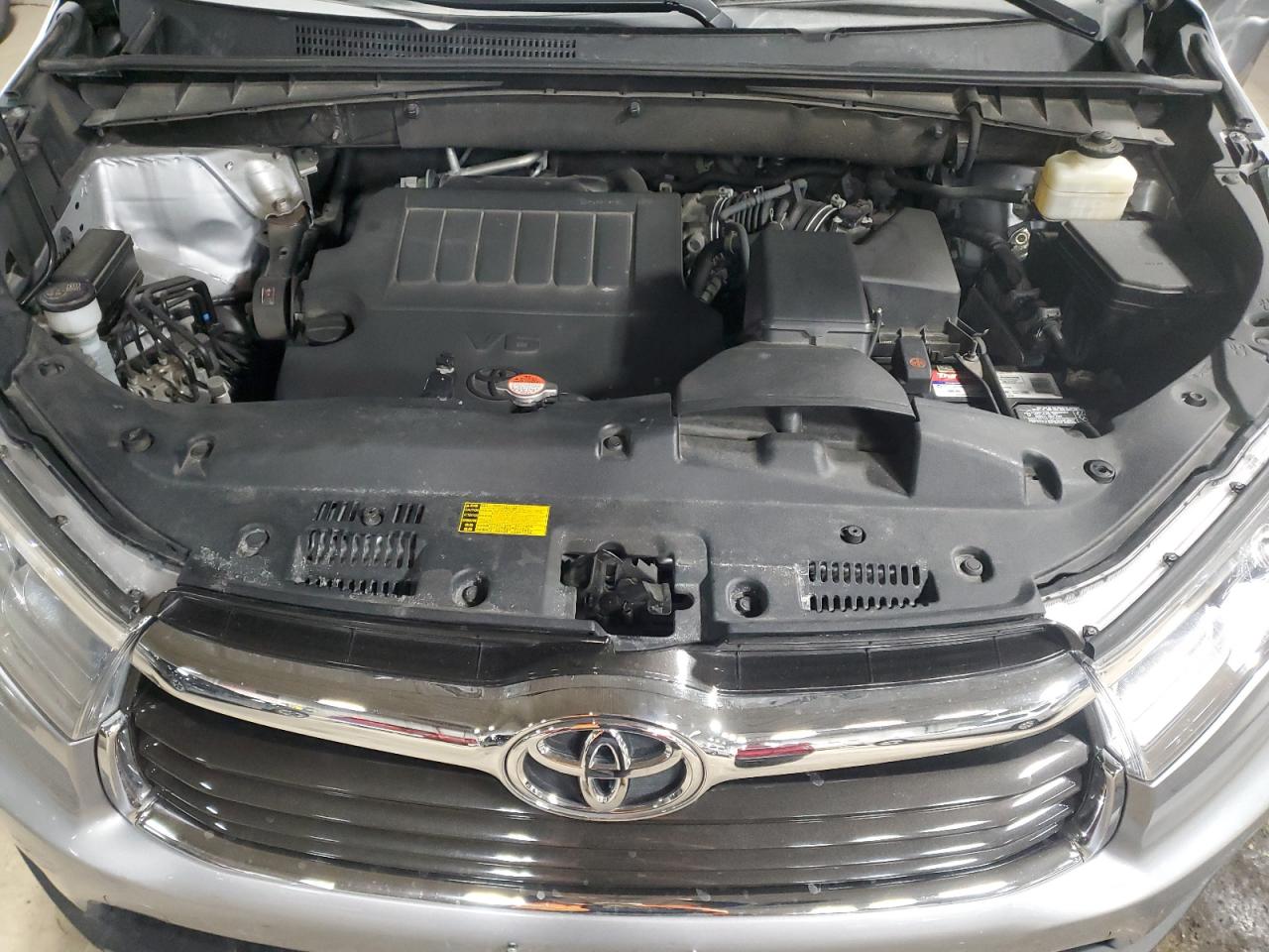 2016 Toyota Highlander - Image 12