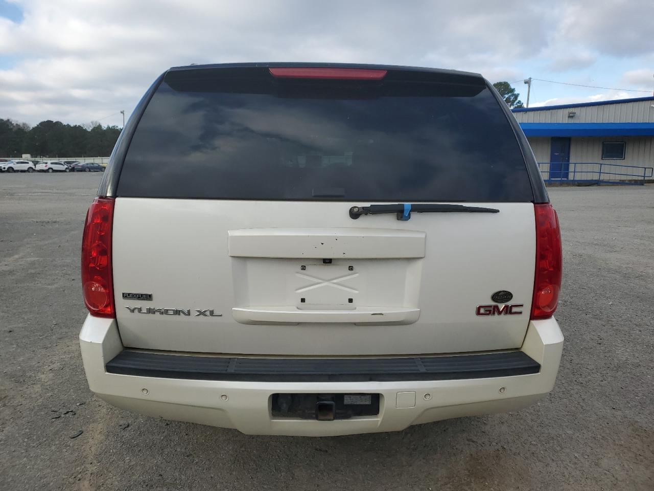 2012 GMC Yukon - Image 6