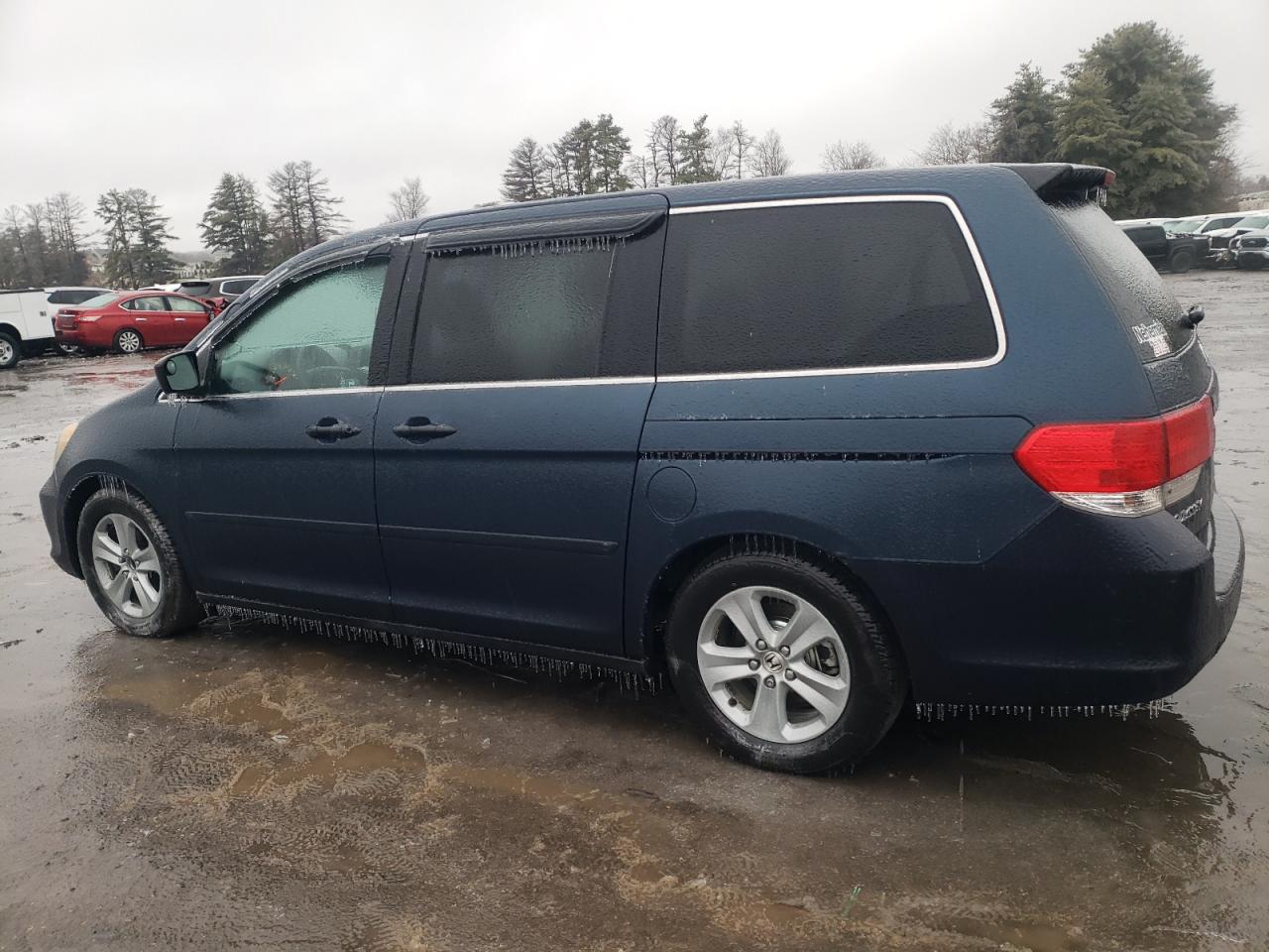 2010 Honda Odyssey - Image 2