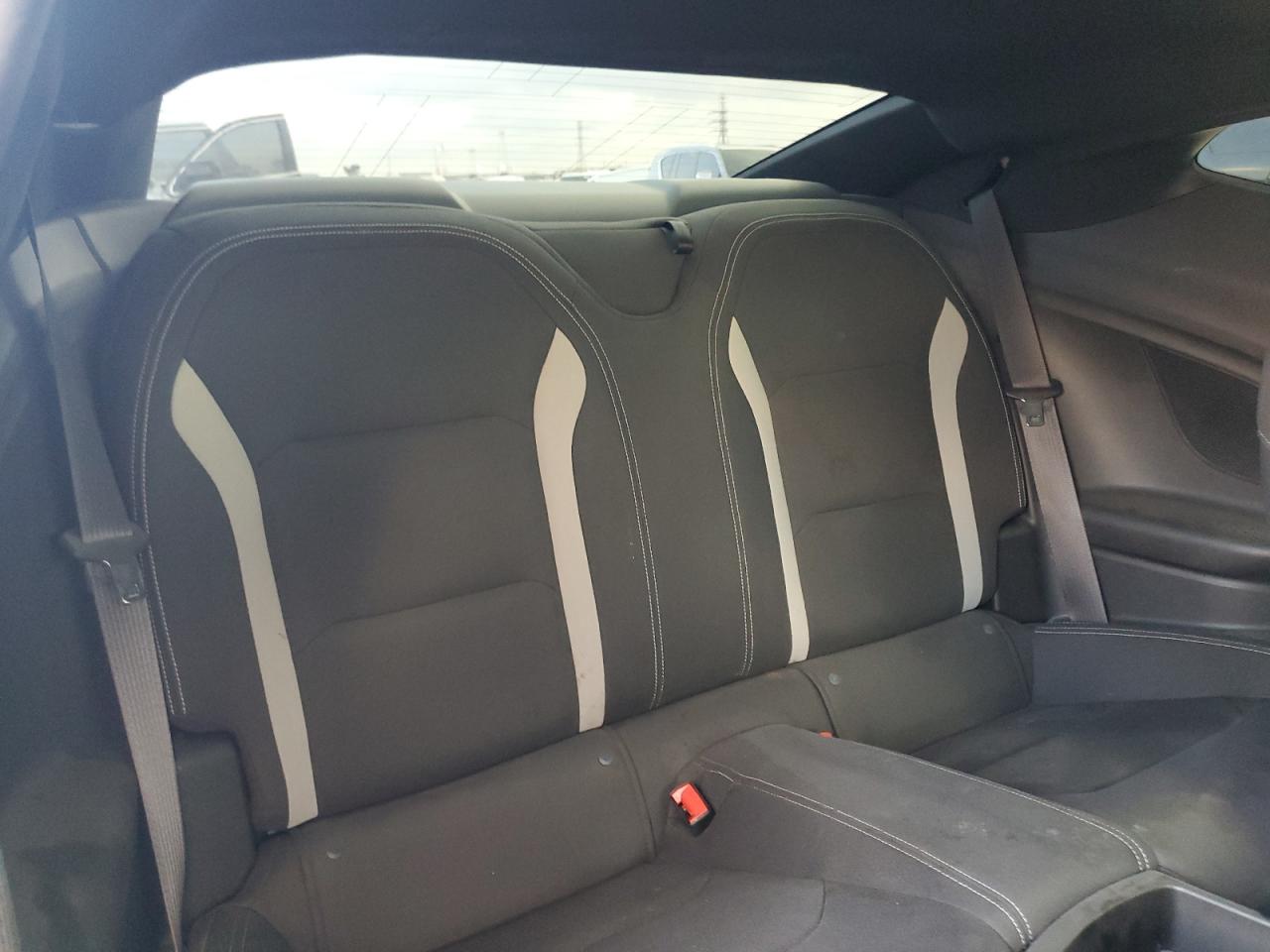 2022 Chevrolet Camaro - Image 10