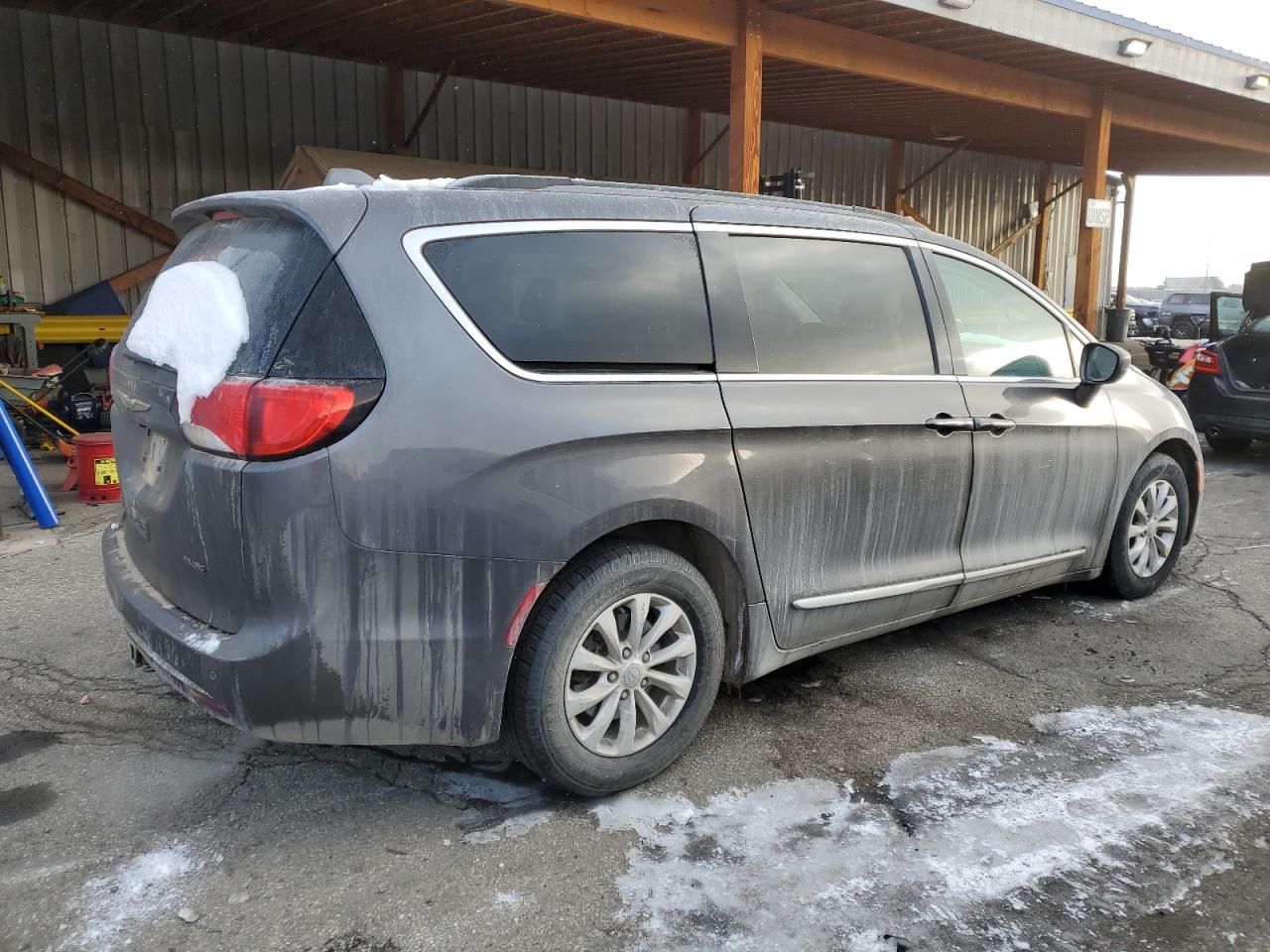2017 Chrysler Pacifica - Image 3
