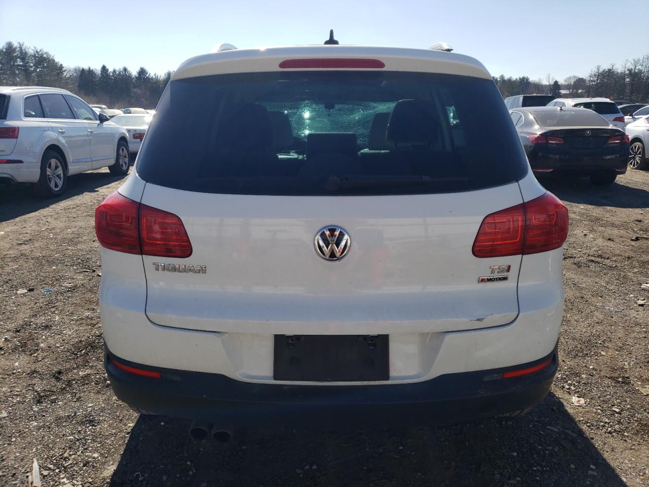 2017 Volkswagen Tiguan - Image 6