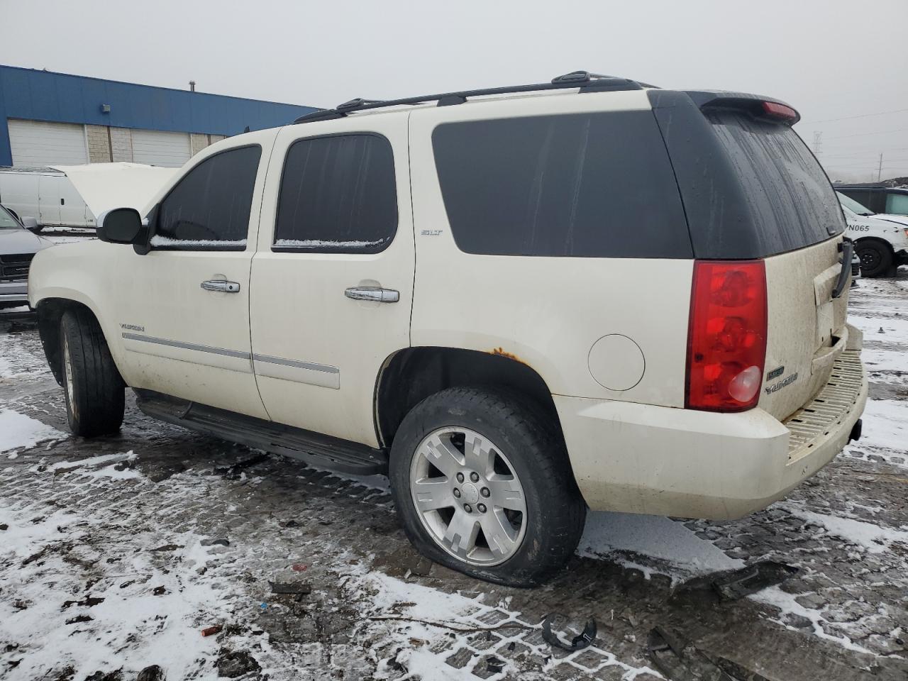 2010 GMC Yukon - Image 2