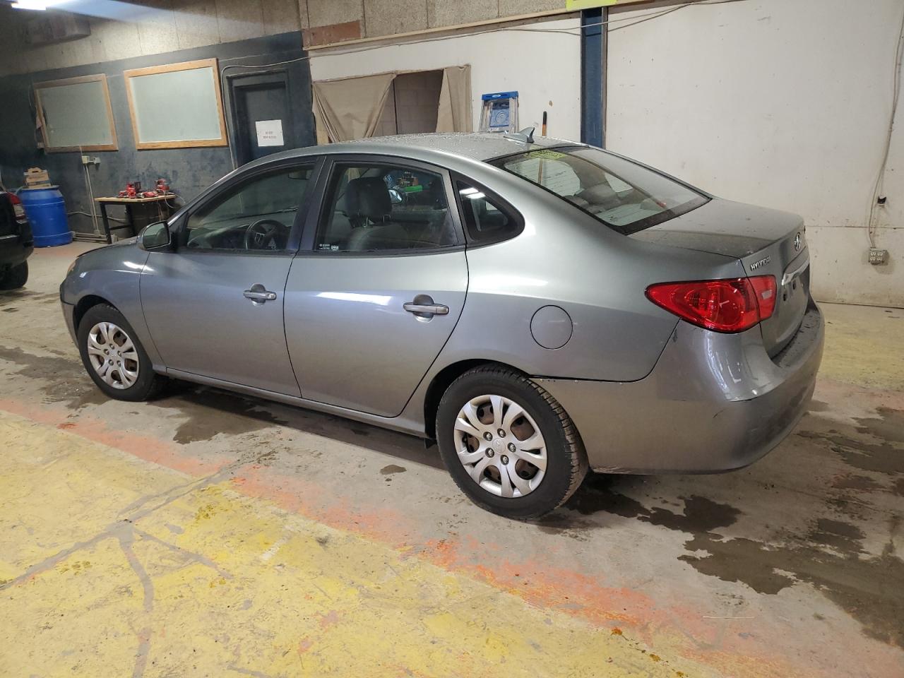 2010 Hyundai Elantra - Image 2