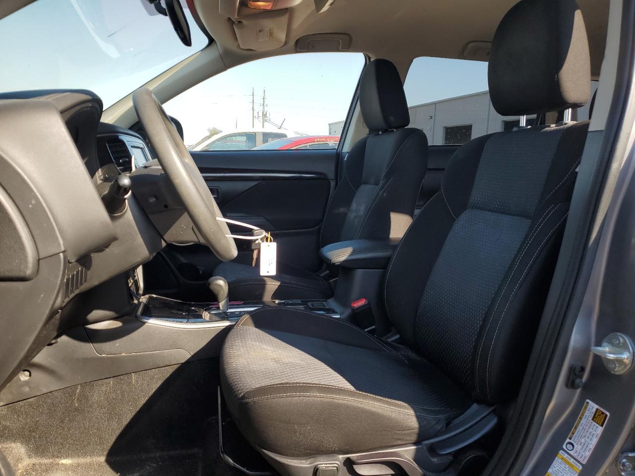 2020 Mitsubishi Outlander - Image 7
