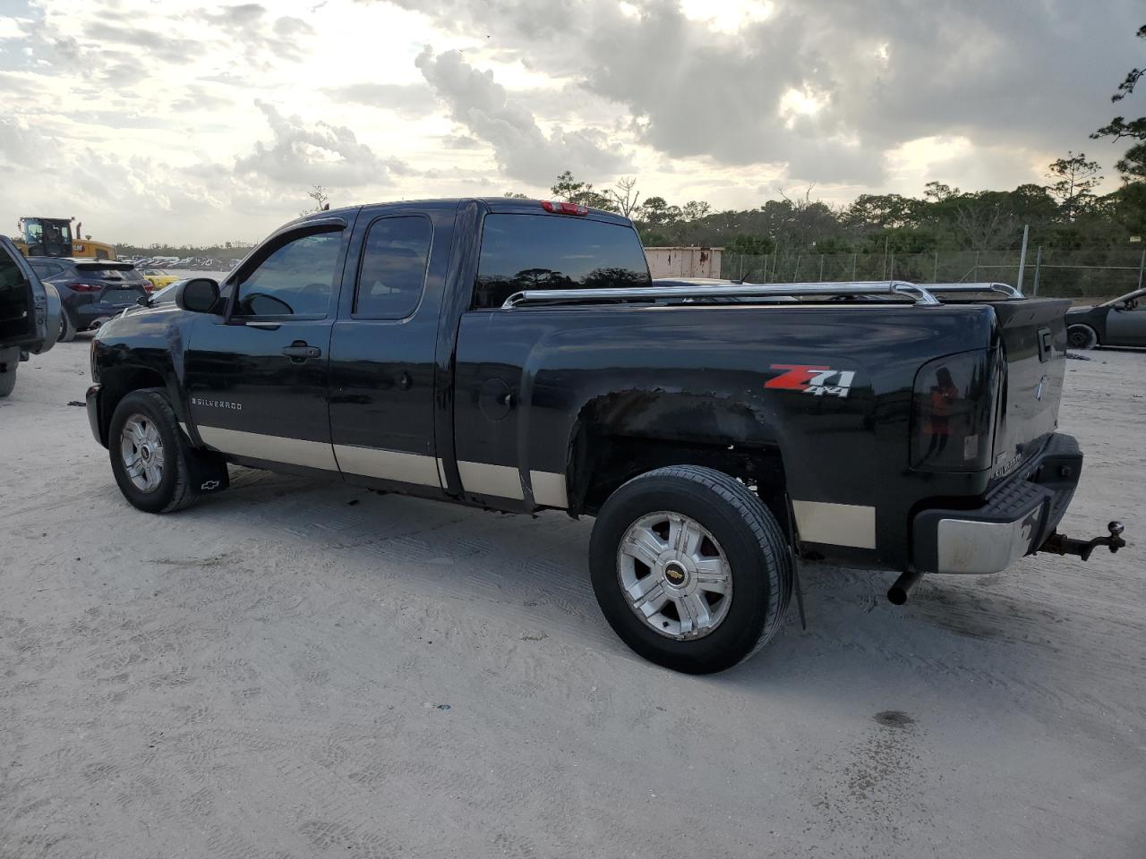 2009 Chevrolet Silverado - Image 2