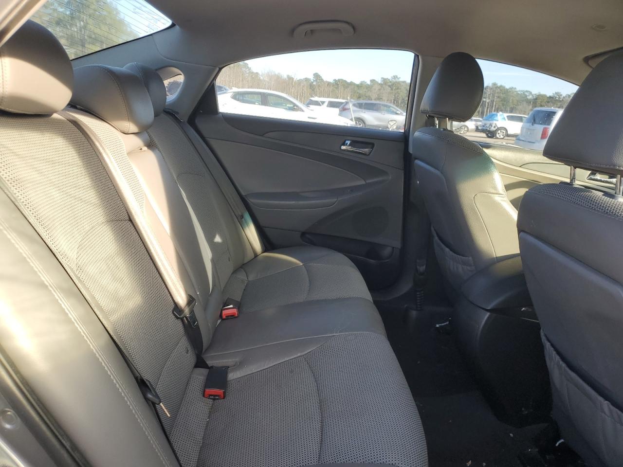 2013 Hyundai Sonata - Image 10