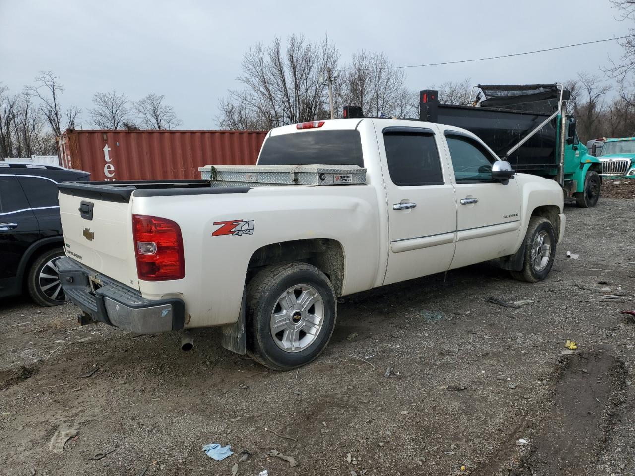 2011 Chevrolet Silverado - Image 3