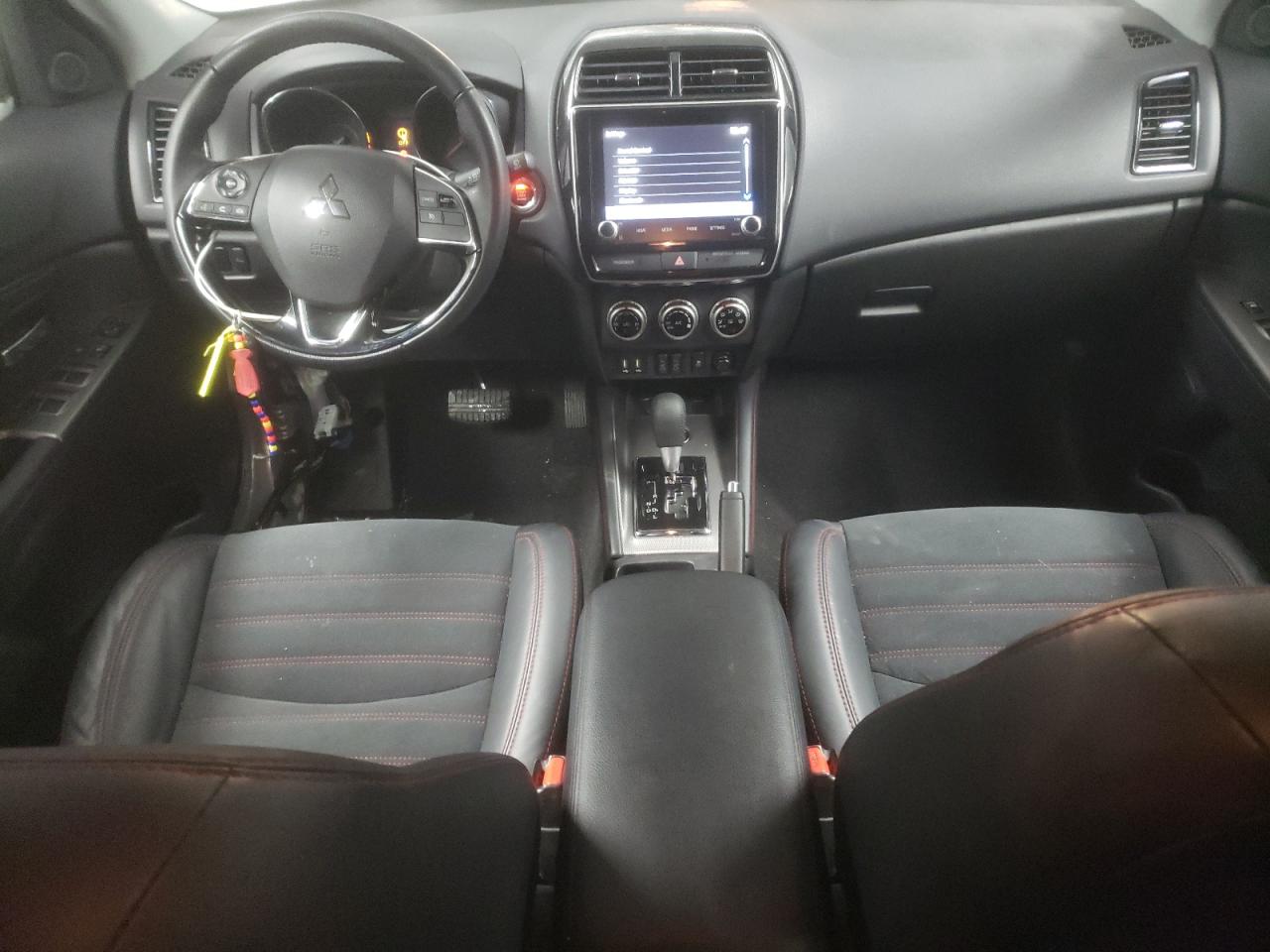 2024 Mitsubishi Outlander - Image 8