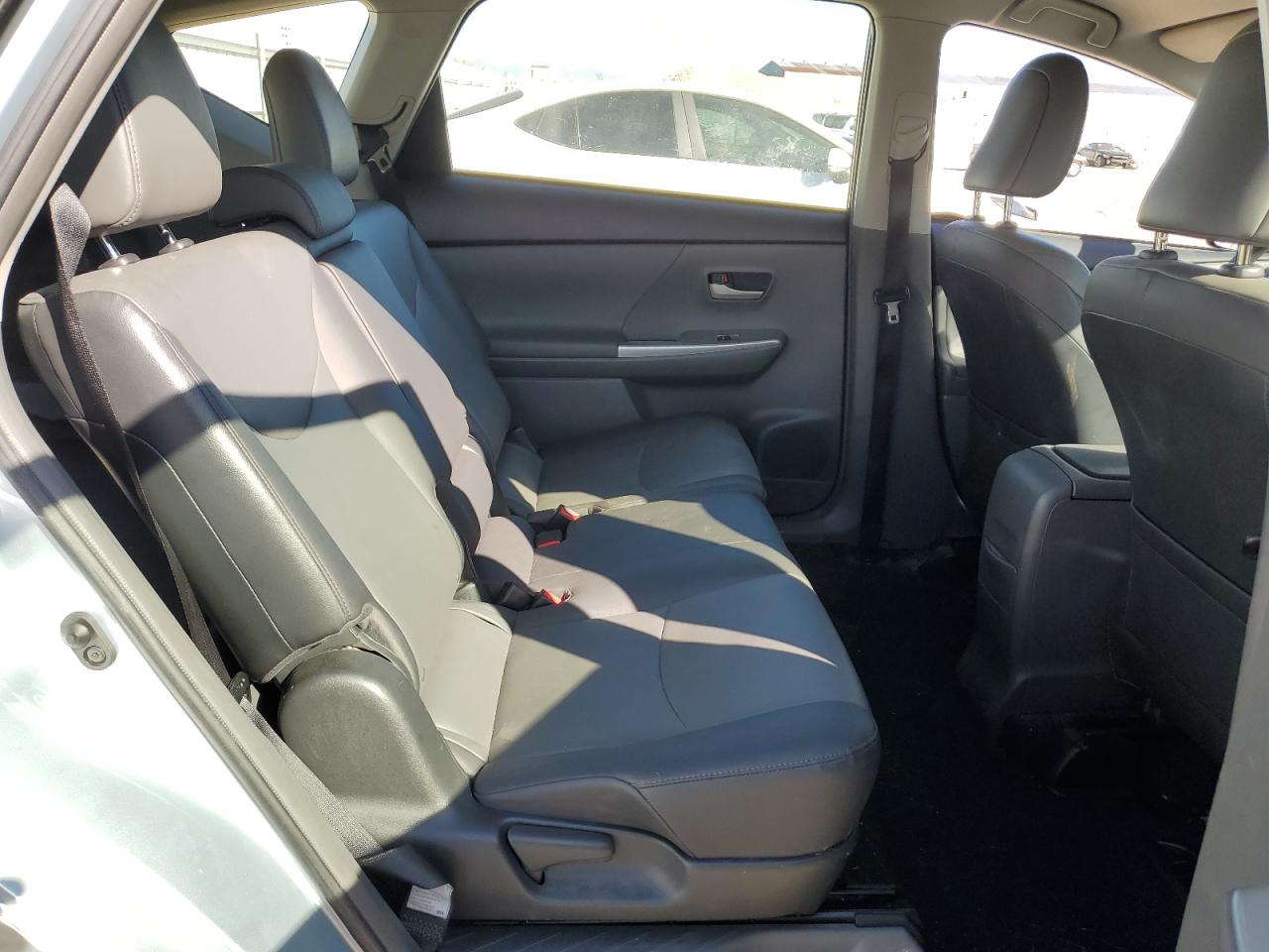 2012 Toyota Prius - Image 10