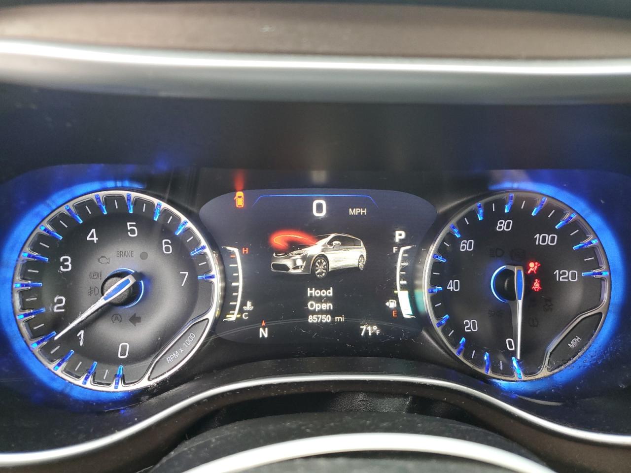 2018 Chrysler Pacifica - Image 9