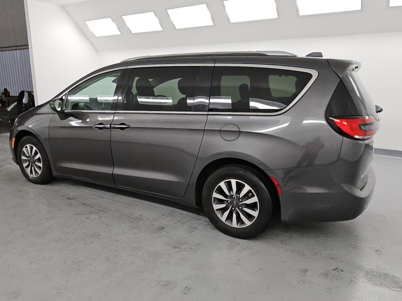 2021 Chrysler Pacifica - Image 2