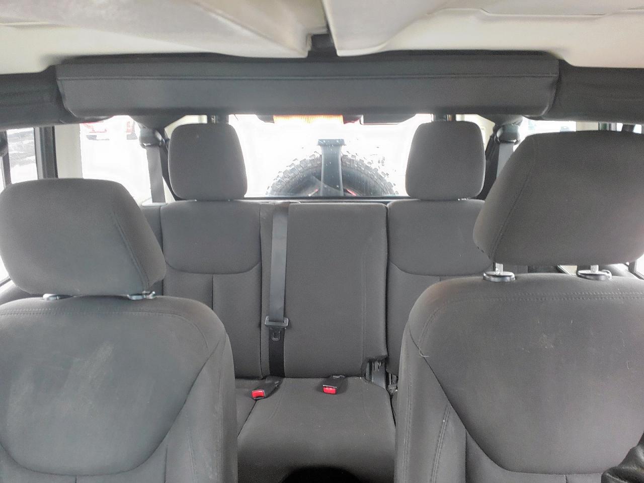 2015 Jeep Wrangler - Image 10