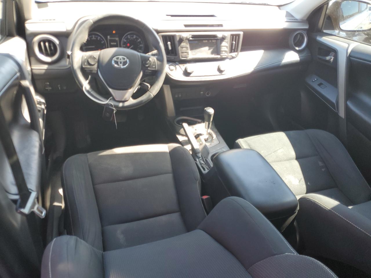 2017 Toyota RAV 4 - Image 8