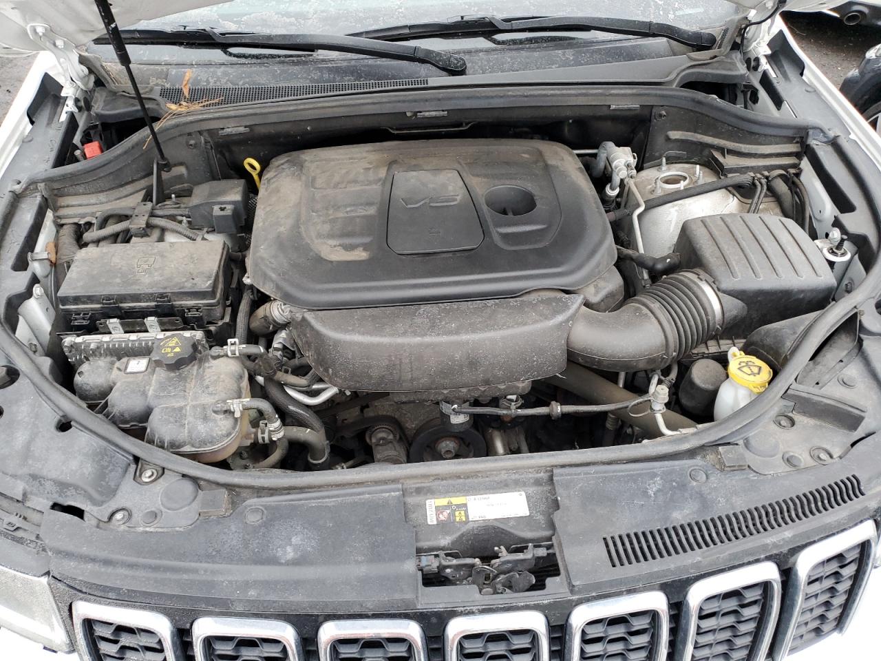 2020 Jeep Grand Cherokee - Image 12