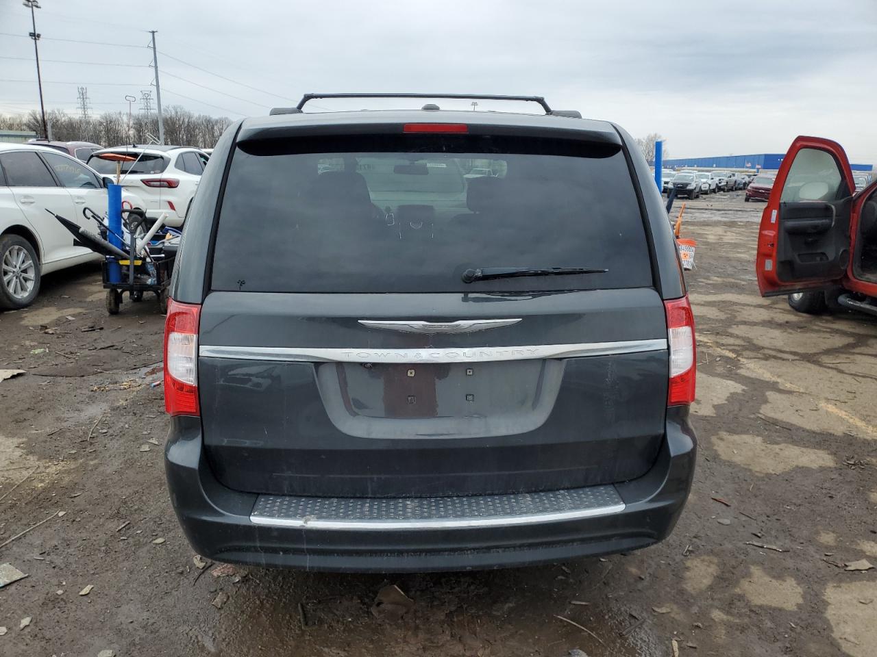 2011 Chrysler Town & Country - Image 6
