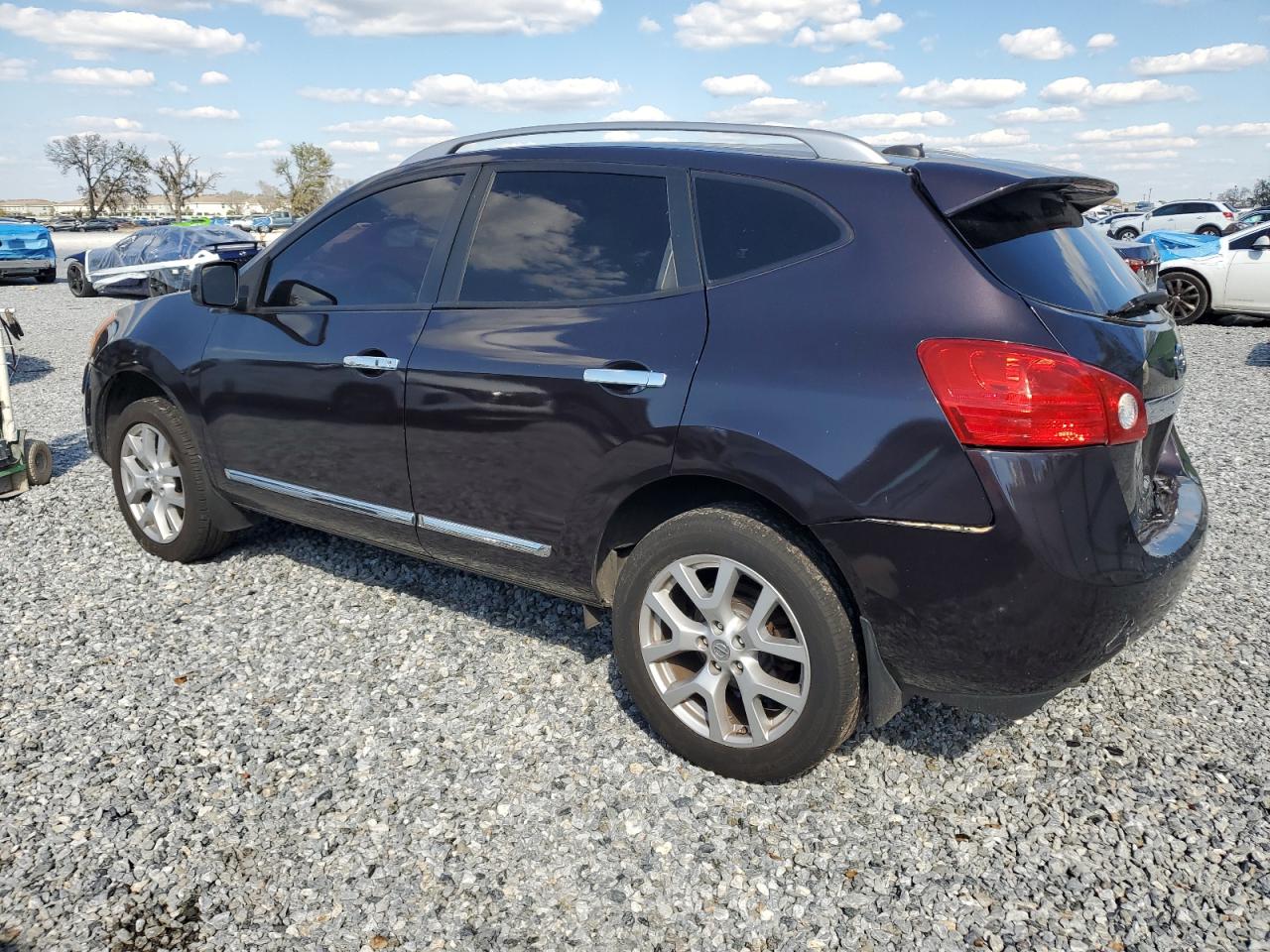 2011 Nissan Rogue - Image 2
