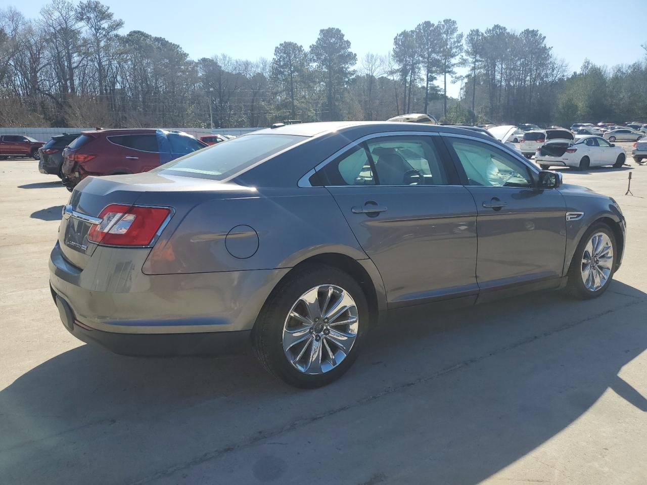 2011 Ford Taurus - Image 3