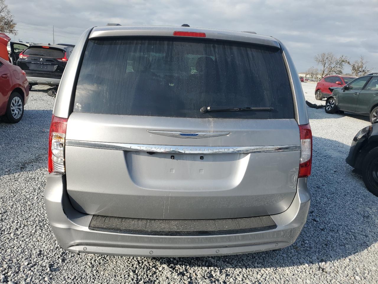 2014 Chrysler Town & Country - Image 6