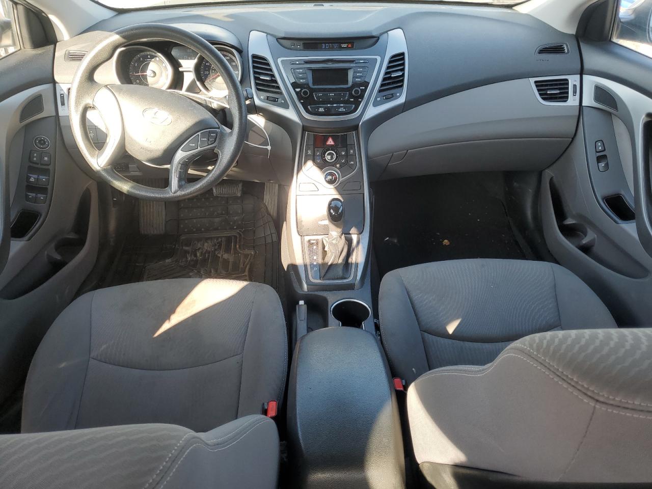 2016 Hyundai Elantra - Image 8