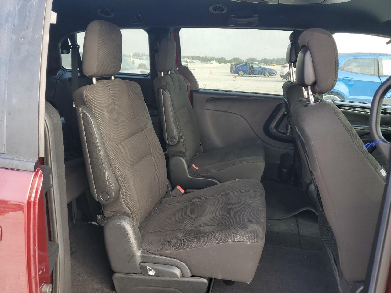 2020 Dodge Caravan - Image 11