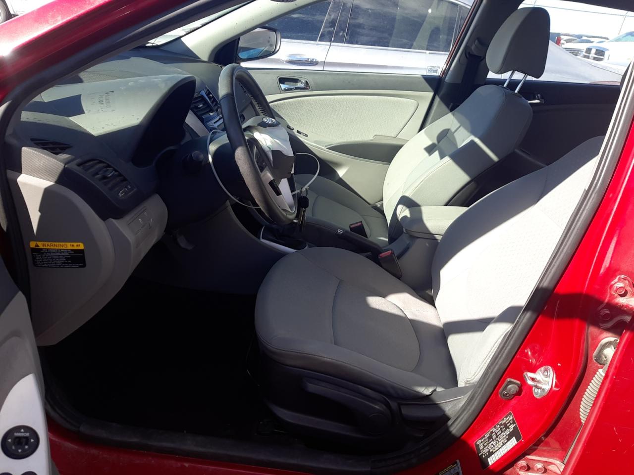 2013 Hyundai Accent - Image 7