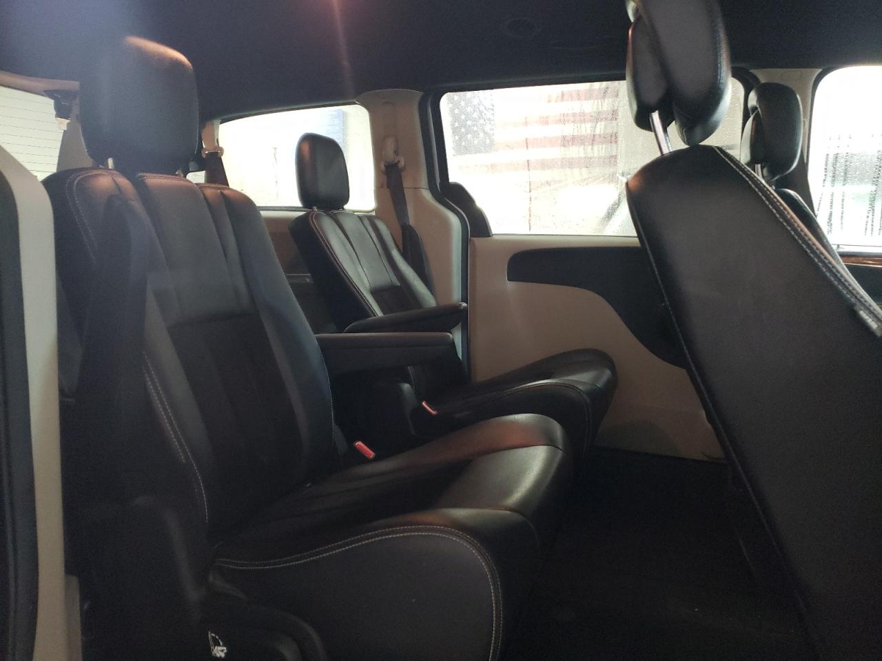 2014 Dodge Caravan - Image 11