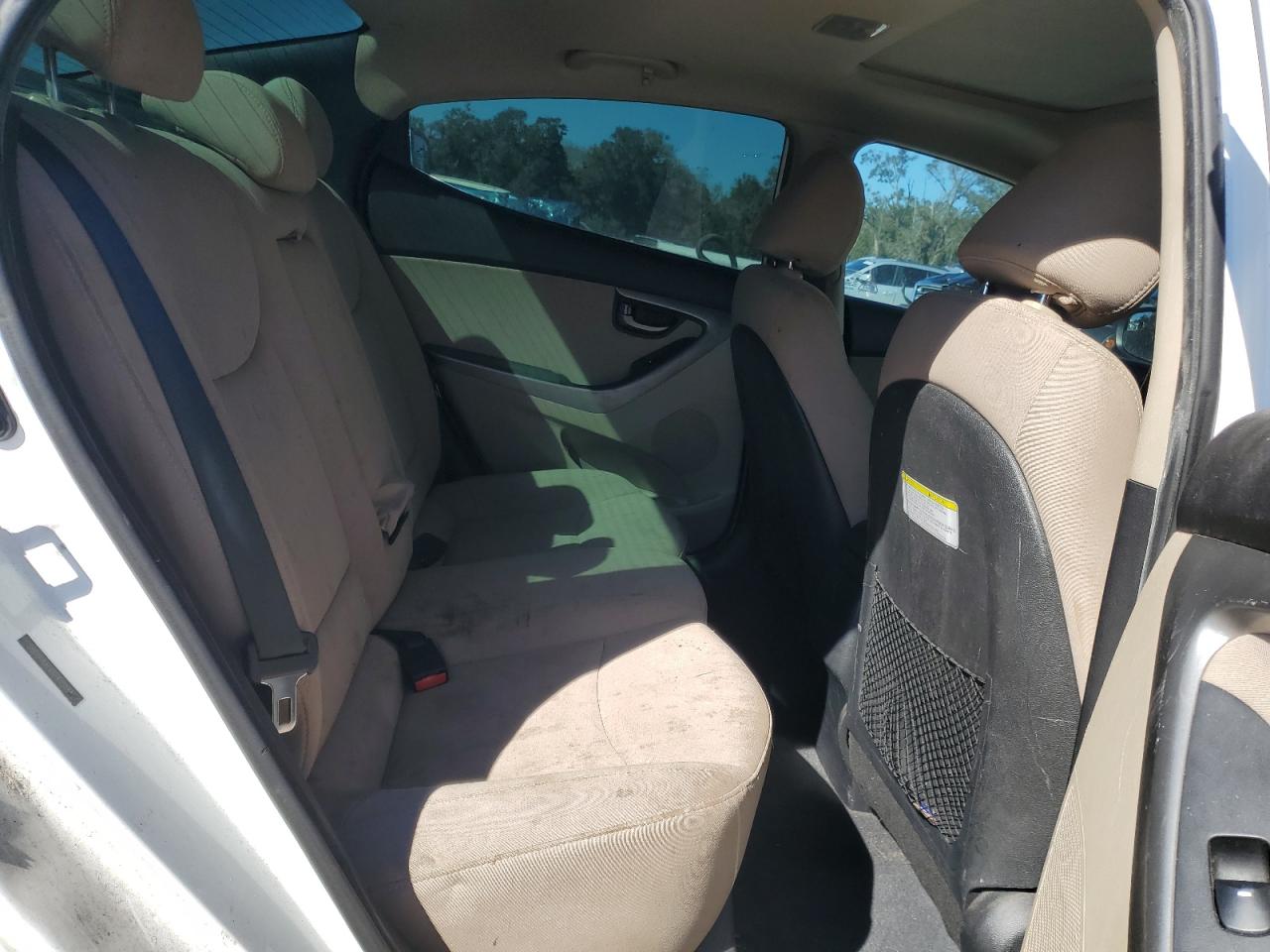 2016 Hyundai Elantra - Image 10
