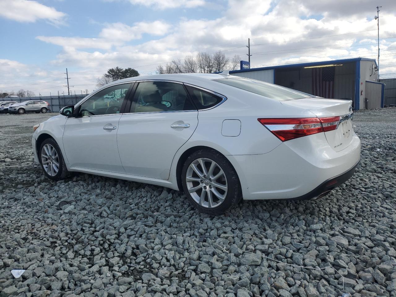 2013 Toyota Avalon - Image 2