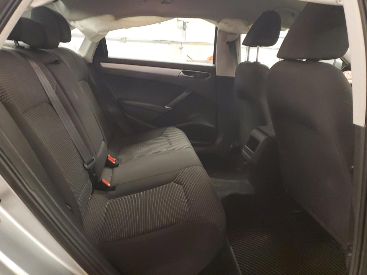 2017 Volkswagen Passat - Image 10