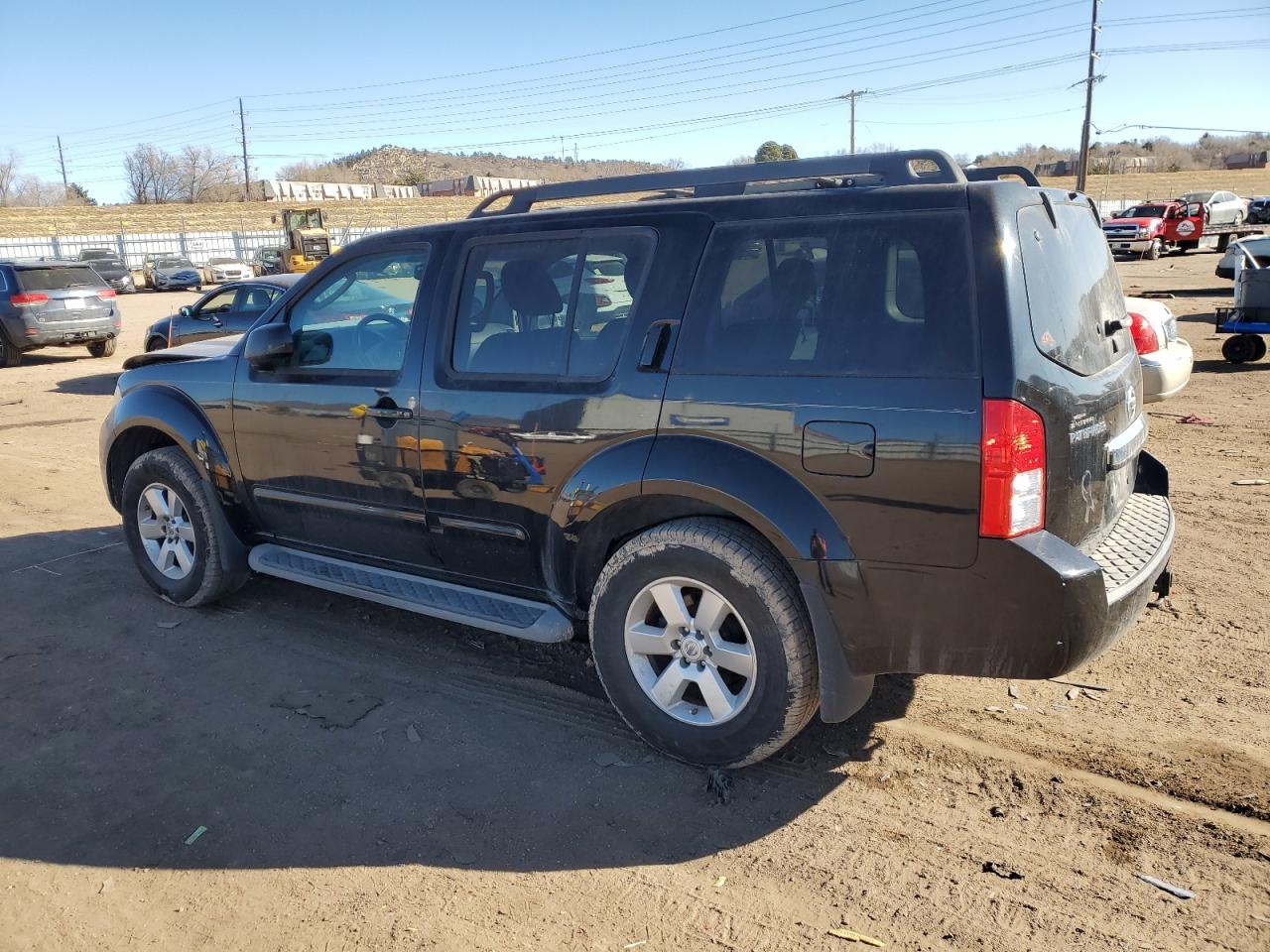 2012 Nissan Pathfinder - Image 2