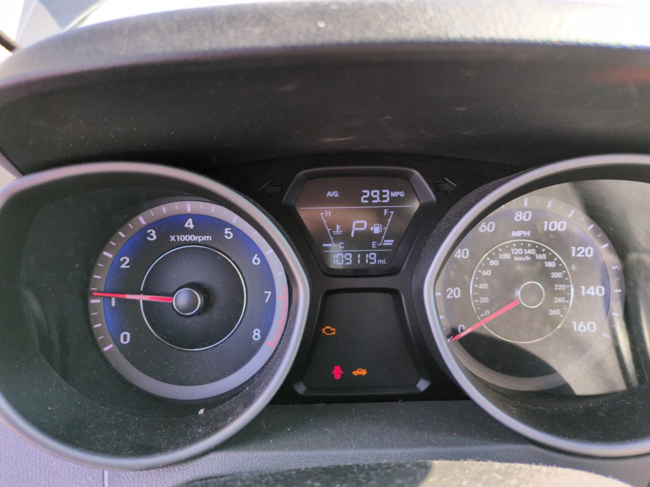 2015 Hyundai Elantra - Image 9