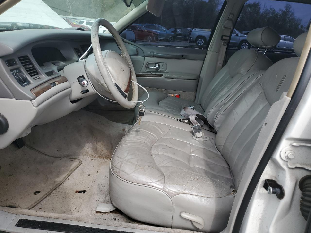 1996 Lincoln Town Car - Image 7
