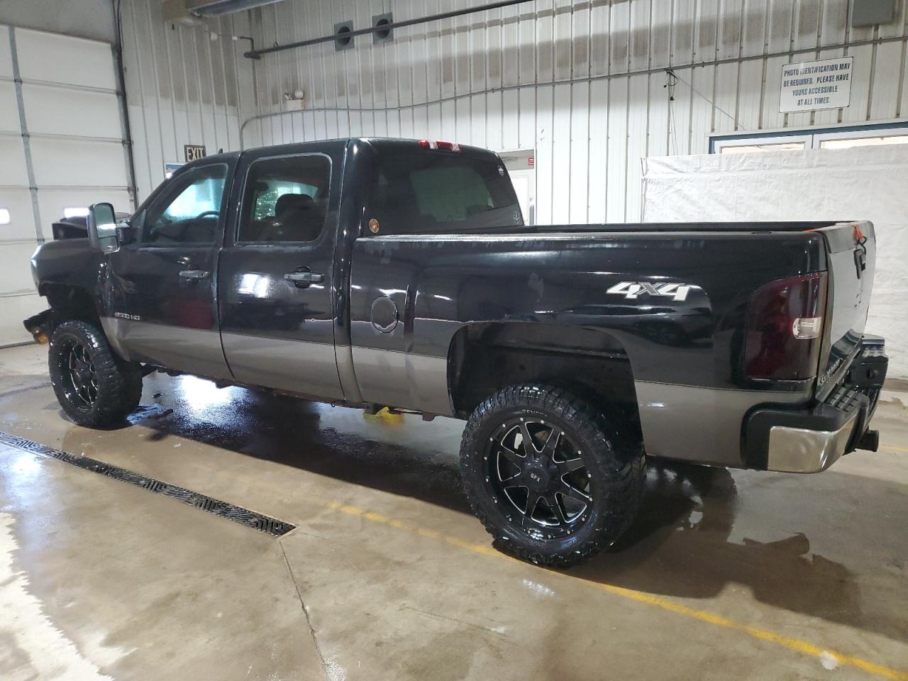 2007 Chevrolet Silverado - Image 2