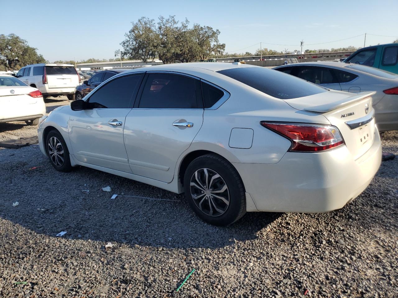 2015 Nissan Altima - Image 2