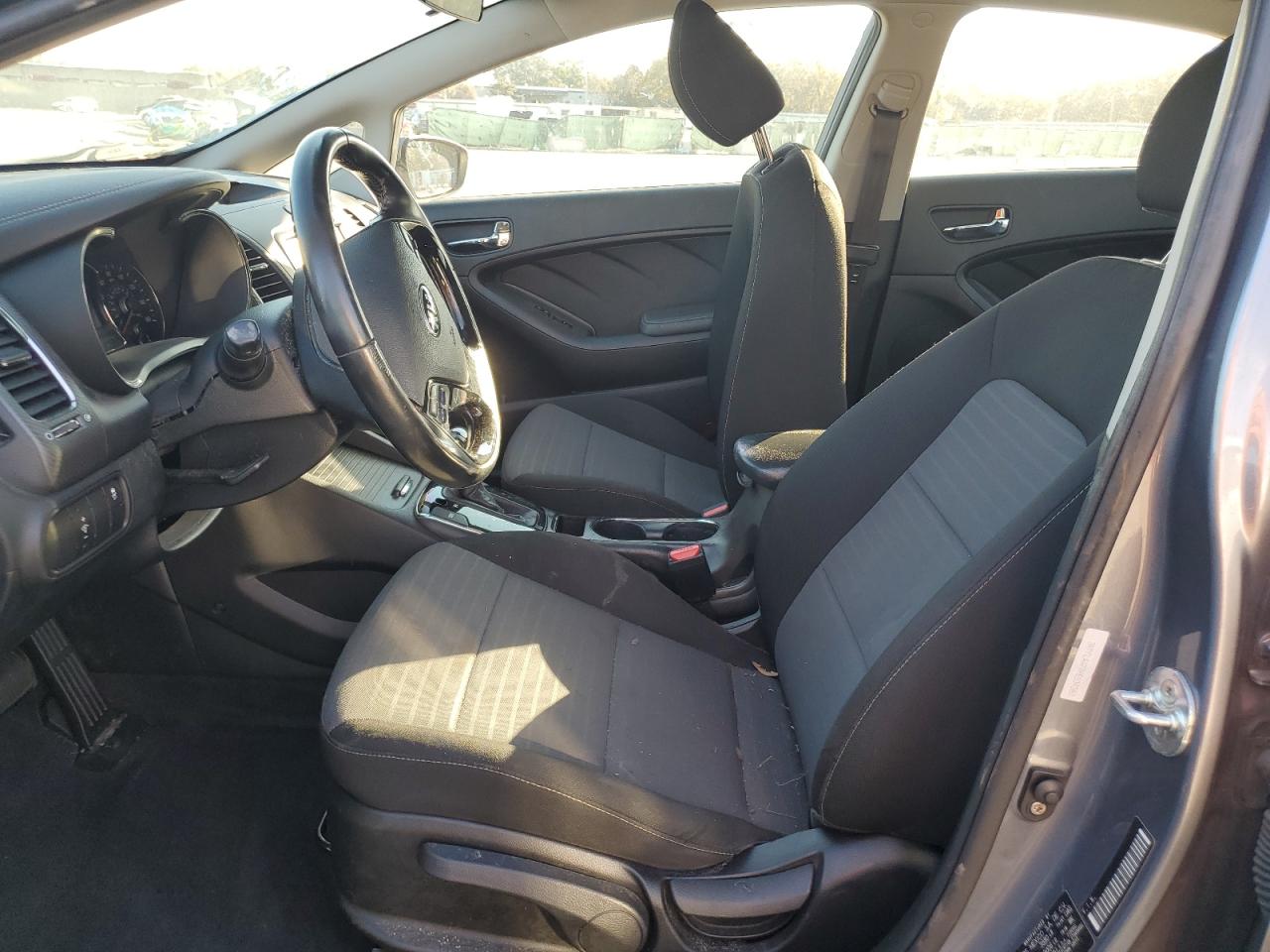 2017 Kia Forte - Image 7