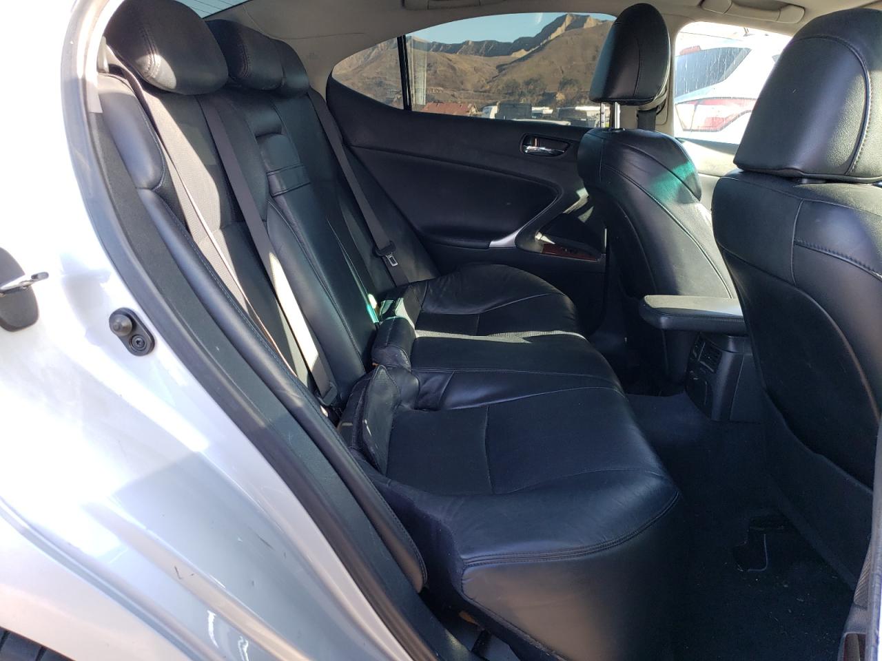 2007 Lexus IS - Image 10