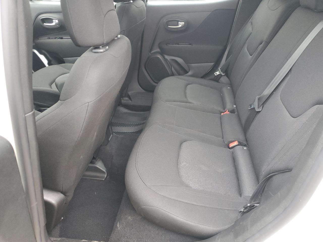 2019 Jeep Renegade - Image 11